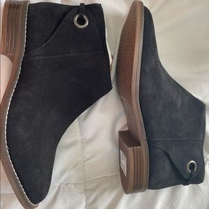 Clarks Camzin Bow Ankle Boots